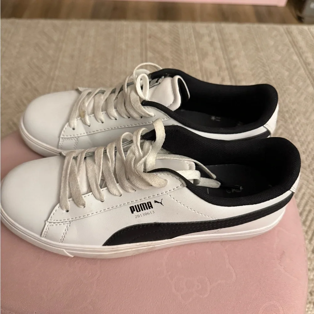 Puma White and Black Sneakers Minimalist Design NO BOX